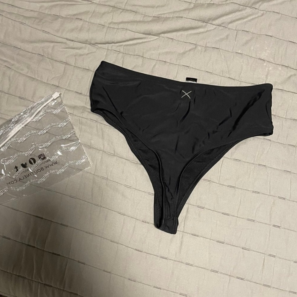 COPY - Black cheeky high waisted Boutine LA